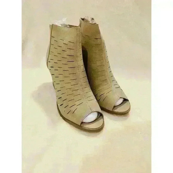 Yoki Women’s Katty-26 Sandals - Picture 2 of 8